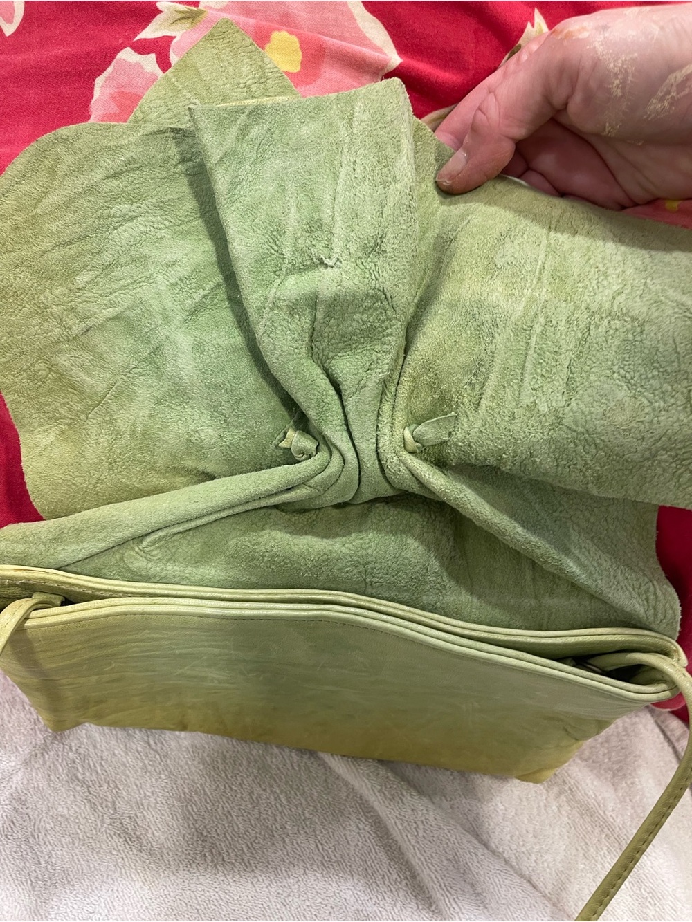 Susan Farber Collections  Green Leather Bow Shoulder Bag - Picture 14 of 16